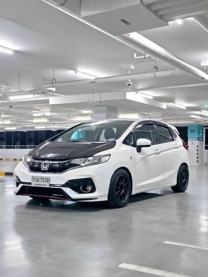รถ Honda Jazz 1.5 V สี ขาว
