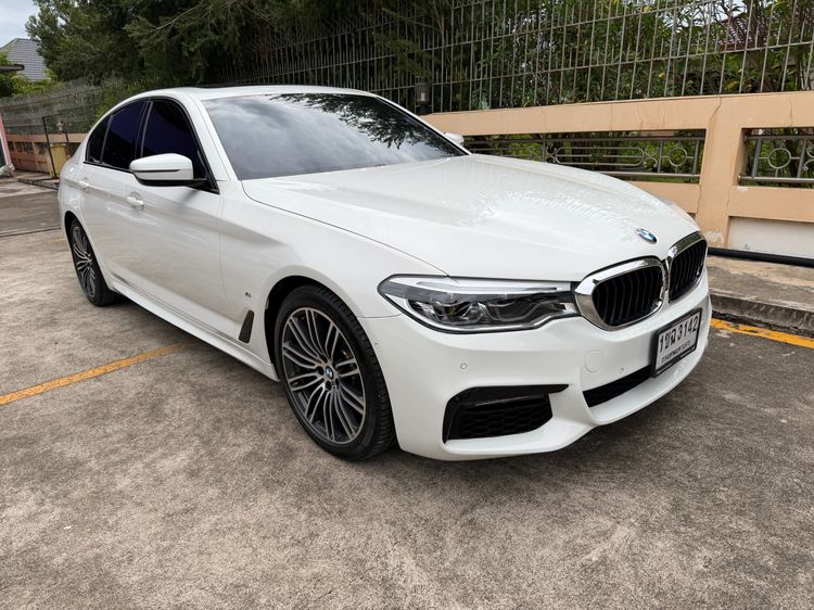 รถ BMW Series 5 530e สี ขาว