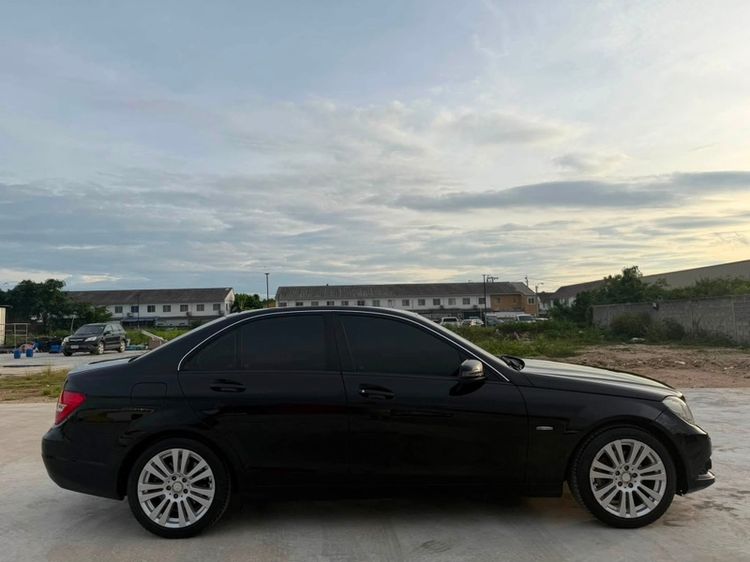 Mercedes-Benz C-Class 2011 C200 CGI Sedan เบนซิน เกียร์อัตโนมัติ ดำ รูปที่ 4