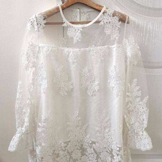 เสื้อลูกไม้ฉลุสวย มือ 2 สภาพใหม่ค่ะ