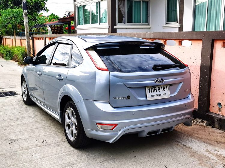 รถ Ford Focus 2.0 Sport สี บรอนซ์เงิน