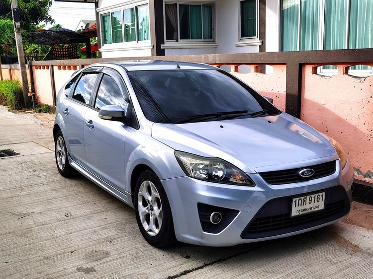 รถ Ford Focus 2.0 Sport สี บรอนซ์เงิน