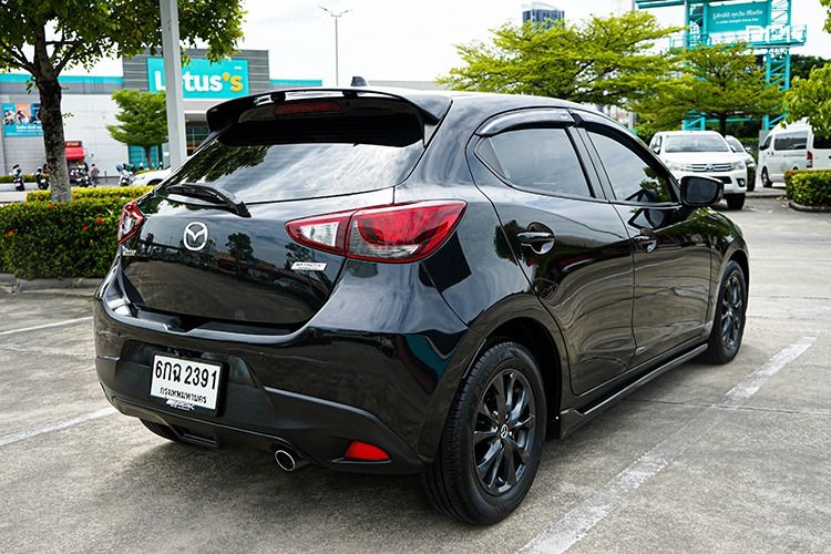 Mazda Mazda 2 2017 1.3 Sports High Connect Sedan เบนซิน ไม่ติดแก๊ส เกียร์อัตโนมัติ ดำ รูปที่ 4