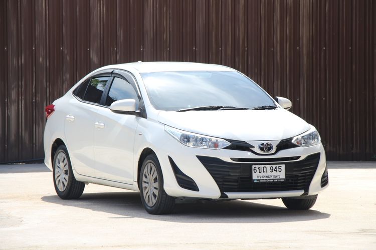 รถ Toyota Yaris ATIV 1.2 Entry สี ขาว