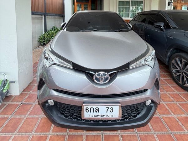 รถ Toyota C-HR 1.8 Mid สี เทา