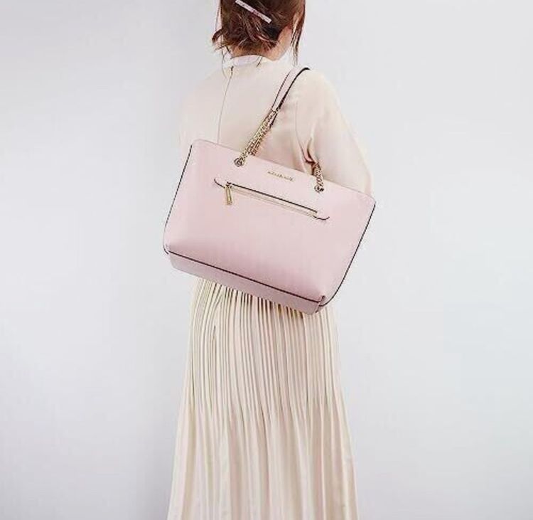✨👜 แท้💯กระเป๋า Michael Kors powder blush md tote leather รูปที่ 3