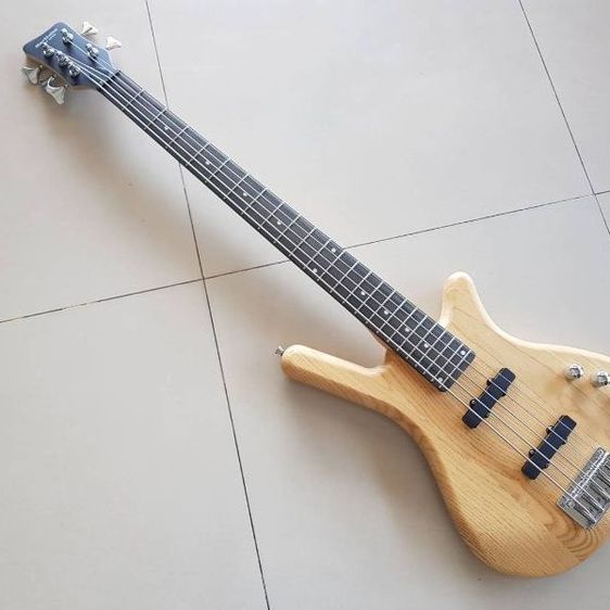 กีต้าร์ไฟฟ้า Martin Lee TB800R-5 กีตาร์เบส 5 สาย ทรง Warwick คอเมเปิ้ล 24 เฟรต  สภาพสวย สนใจคุยได้ครับ