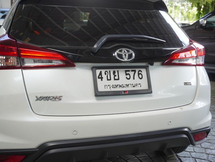 Toyota Yaris 2023 1.2 Premium Sedan เบนซิน ไม่ติดแก๊ส เกียร์อัตโนมัติ ขาว รูปที่ 2