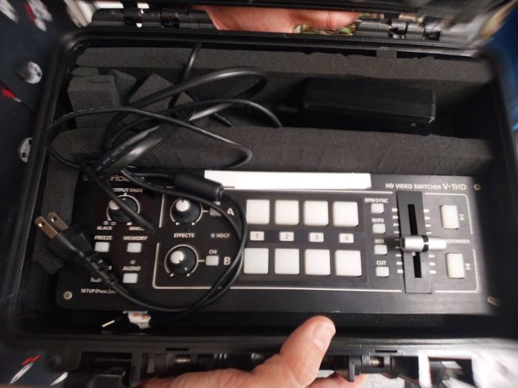 อื่นๆ ขาย Roland V-1HD HD Video Switcher สวิตเชอร์ 4 HDMI พร้อมกล่องกันกระแทก งานอีเวนต์