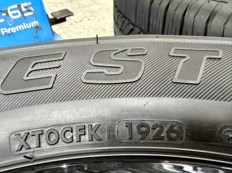 ยางถอดป้ายแดงขอบ 18” ยี่ห้อ BRIDGESTONE รุ่น DUELER H/T 684 ขนาด 265-60R18 ปี 26 สีเส้นตุ่มหน้ายางยังอยู่