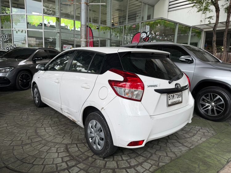Toyota Yaris 2016 1.2 J Sedan เบนซิน ไม่ติดแก๊ส เกียร์อัตโนมัติ ขาว รูปที่ 4