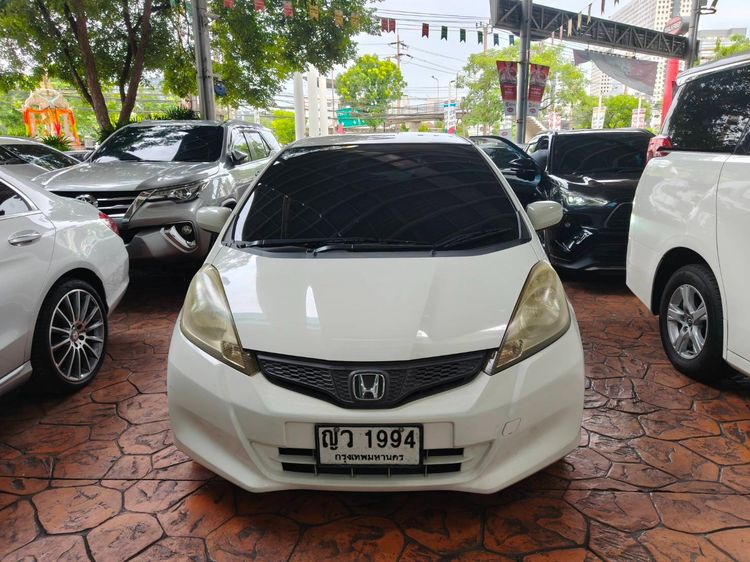 Honda Jazz 2011 1.5 V Sedan เบนซิน ไม่ติดแก๊ส เกียร์อัตโนมัติ ขาว