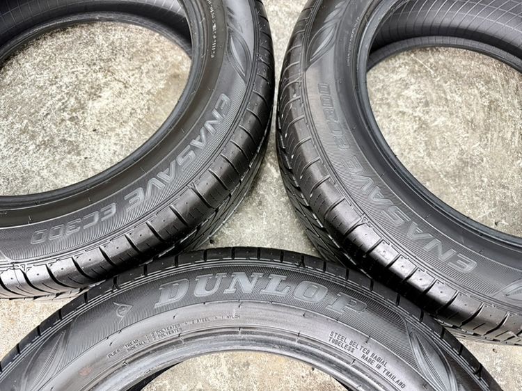 📣📣ราคา 3,200 บาท  มีเก็บเงินปลายทาง📣📣ยางขอบ 16” ยี่ห้อ DUNLOP รุ่น ENASAVE EC300 ขนาด 205-55R16 ปี 23 ดอกยางสวย ใช้งานน้อย ไม่ปะ ไม่บวม