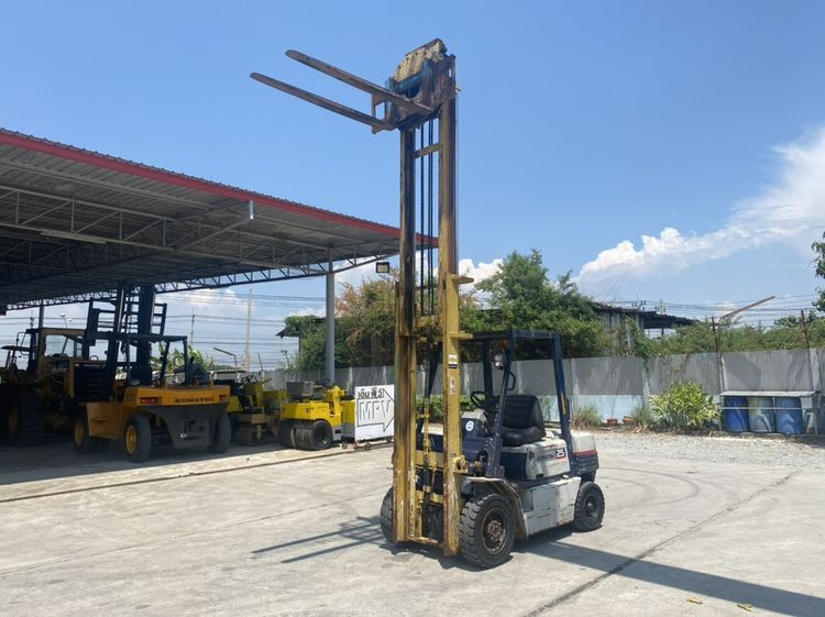 รถฟอร์คลิฟท์ KOMATSU รุ่น FD25-11 ยก 2.5 ตัน ยกสูง 4 เมตร งาหมุน  รถเก่านอก รูปที่ 2