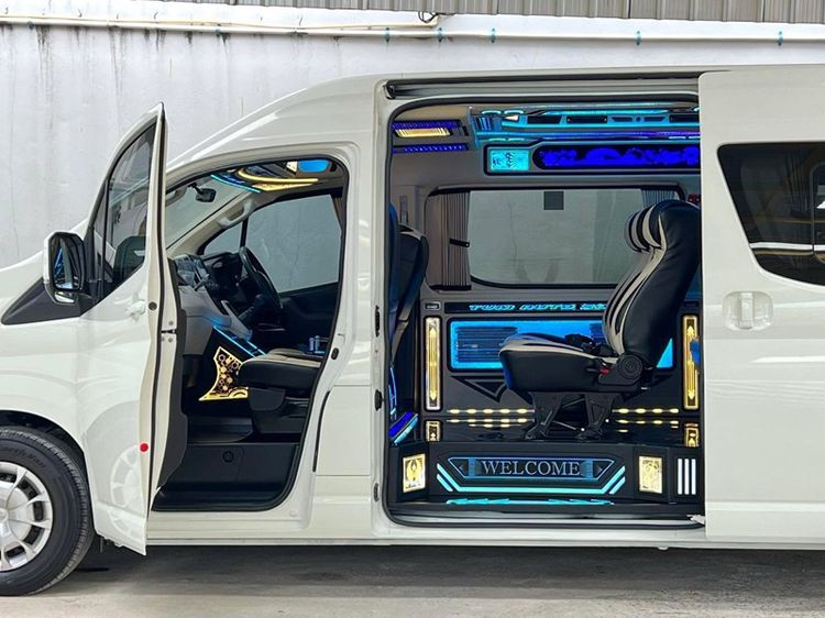 Toyota Commuter 2020 2.8 Van ดีเซล ไม่ติดแก๊ส เกียร์ธรรมดา ขาว รูปที่ 3