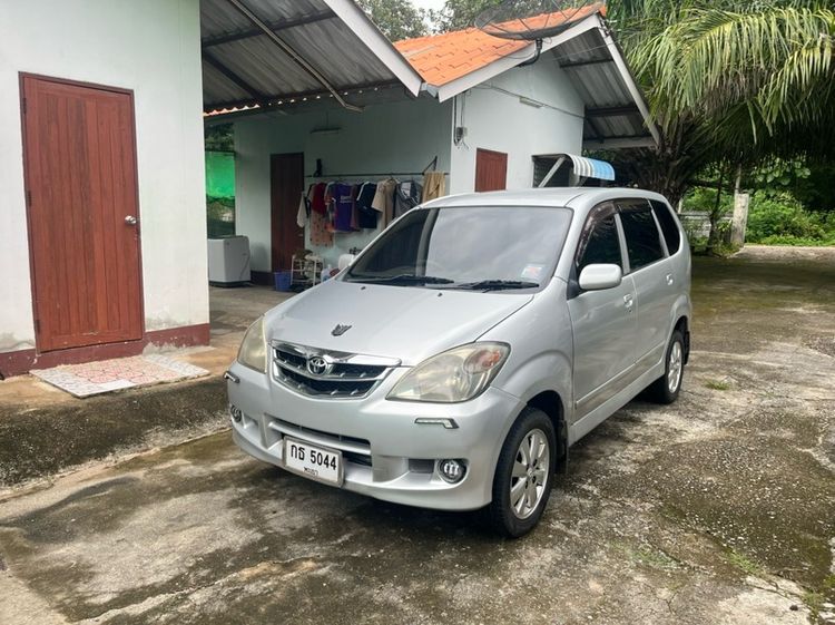 รถ Toyota Avanza 1.5 E สี เทา