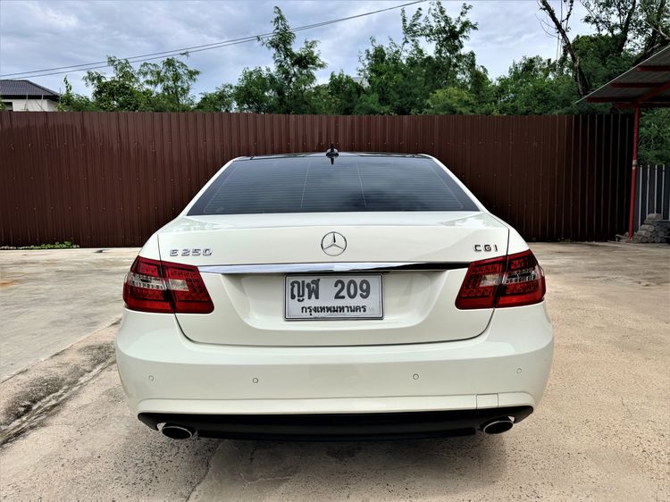 Mercedes-Benz E-Class 2011 E250 CGI AMG Sedan เบนซิน ไม่ติดแก๊ส เกียร์อัตโนมัติ ขาว รูปที่ 4