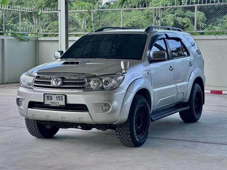 Toyota Fortuner 2006 3.0 V 4WD Utility-car ดีเซล ไม่ติดแก๊ส เกียร์อัตโนมัติ บรอนซ์เงิน