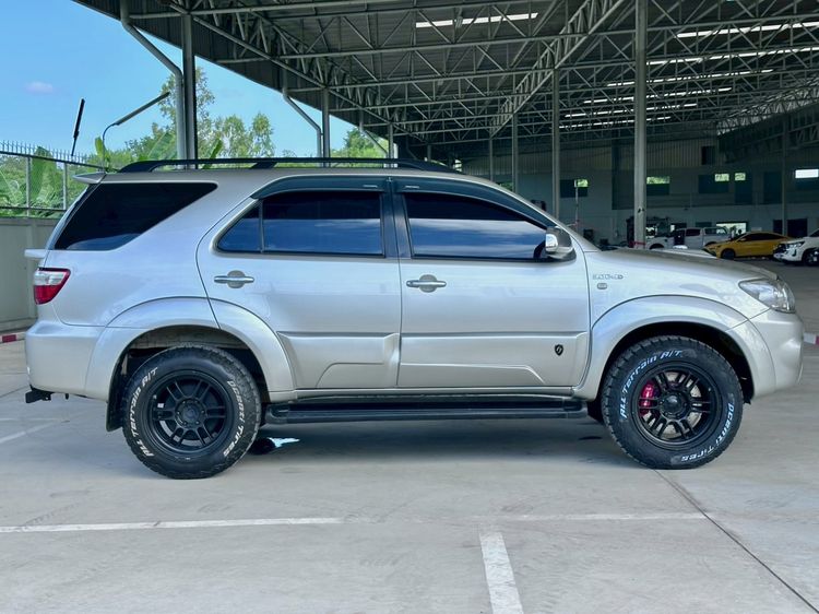 Toyota Fortuner 2006 3.0 V 4WD Utility-car ดีเซล ไม่ติดแก๊ส เกียร์อัตโนมัติ บรอนซ์เงิน รูปที่ 4