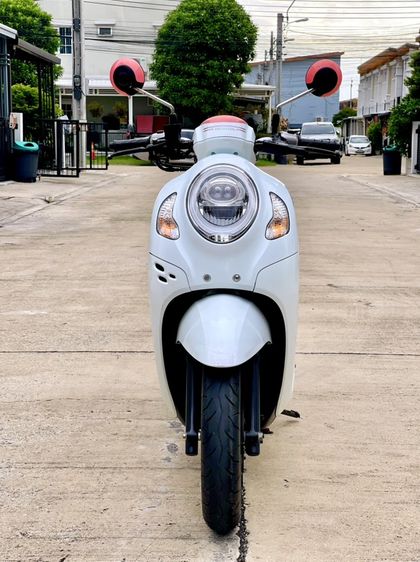 ขาย HONDA SCOOPY i ตัวรีโมท ปี2021 ตัวท็อปสุดล้อแม็ก รถที่บ้านใช้เองครับ รถสวยมาก แทบจะไม่ค่อยได้ขับ ภาษี70 รูปที่ 3