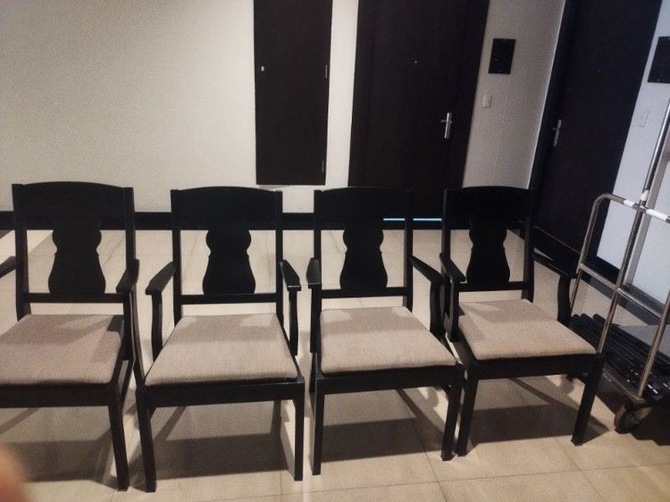 ชุดโต๊ะกินข้าวของikea สภาพใหม่มาก สามารถยืดความยาวเป็น8ที่นั่งได้ รูปที่ 2