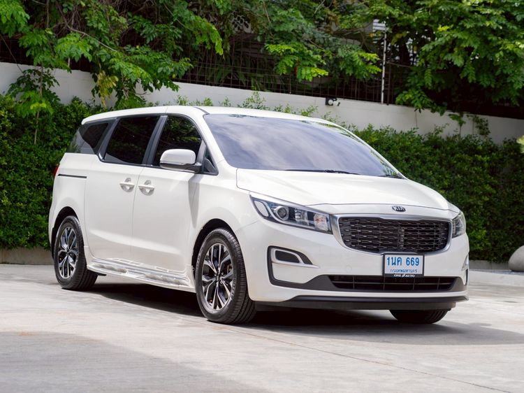 รถ Kia Carnival 2.2 LX สี ขาว