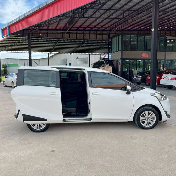 Toyota Sienta 2020 1.5 G Utility-car เบนซิน ไม่ติดแก๊ส เกียร์อัตโนมัติ ขาว รูปที่ 3