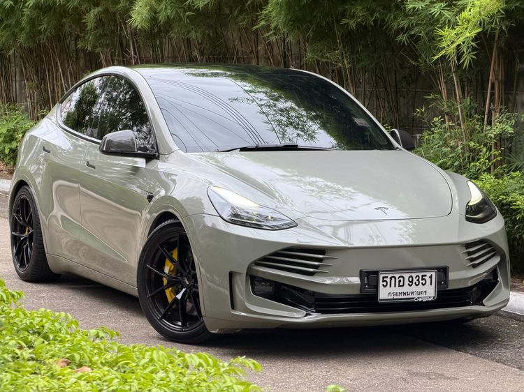 รถ Tesla Model Y Performance สี เขียว