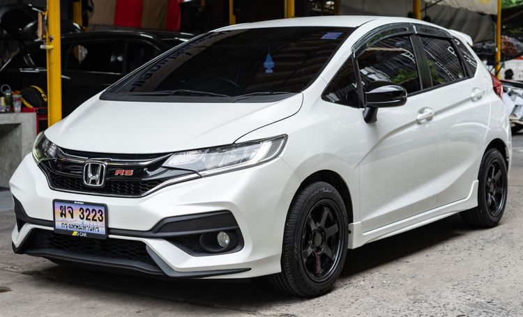 Honda Jazz 2017 1.5 RS i-VTEC Sedan เบนซิน ไม่ติดแก๊ส เกียร์อัตโนมัติ ขาว รูปที่ 2