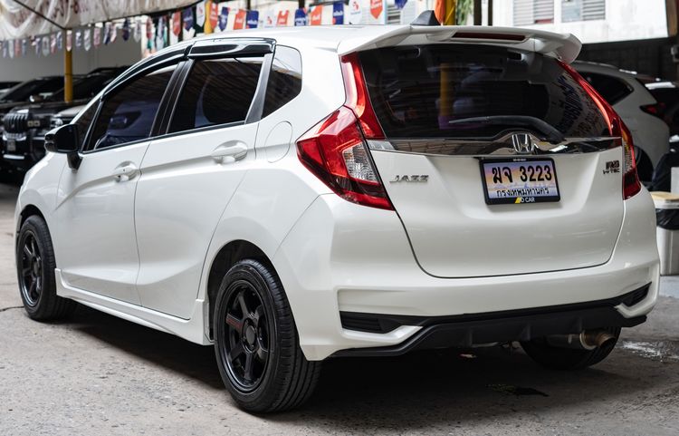 Honda Jazz 2017 1.5 RS i-VTEC Sedan เบนซิน ไม่ติดแก๊ส เกียร์อัตโนมัติ ขาว รูปที่ 3