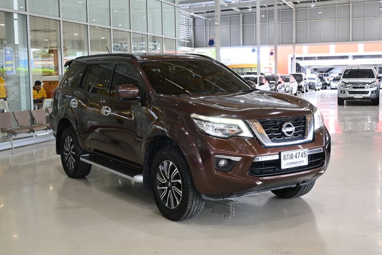 รถ Nissan Terra 2.3 VL สี น้ำตาล