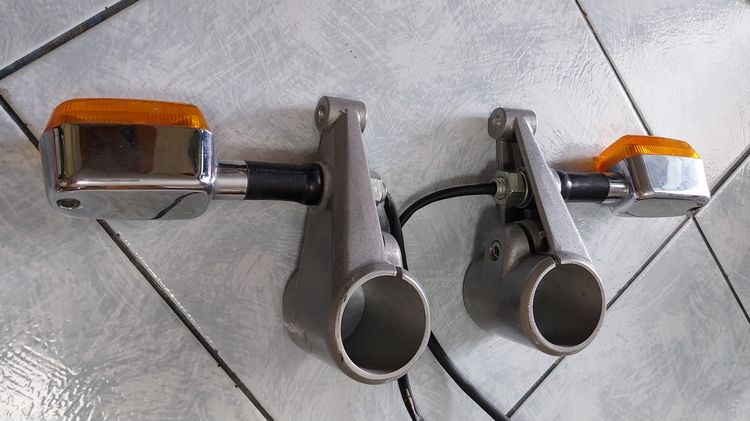 ชุดไฟเลี้ยวคู่หน้า + ขาแแคลมป์ยึดโช้คอลูมิเนียม แท้ศูนย์ Royal Enfield Continental GT 535 มือ 1 รูปที่ 4