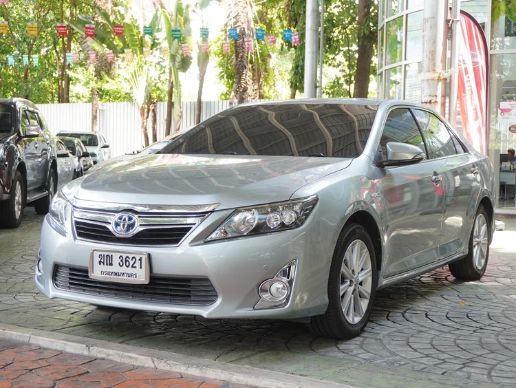 รถ Toyota Camry 2.5 HV สี เทา