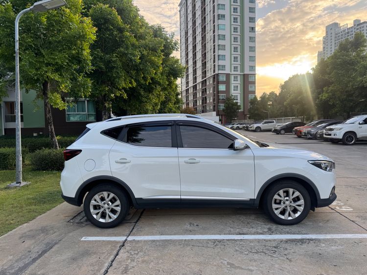รถ MG ZS 1.5 D สี ขาว