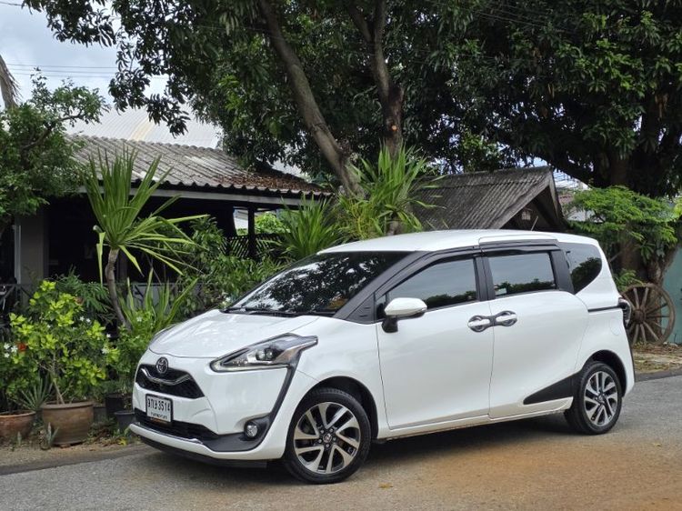 รถ Toyota Sienta 1.5 V สี ขาว