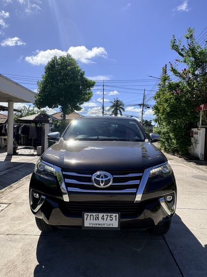 รถ Toyota Fortuner 2.4 G สี น้ำตาล