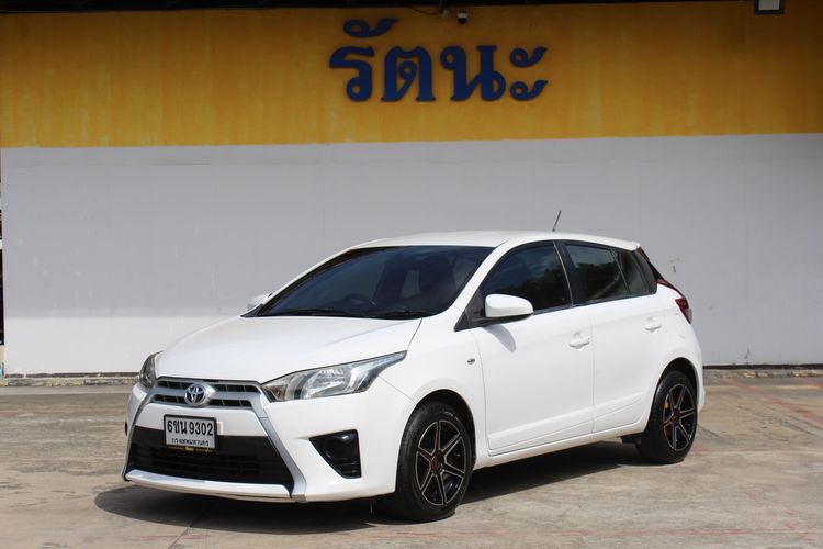 รถ Toyota Yaris 1.2 E สี ขาว