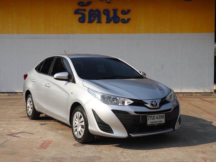 รถ Toyota Yaris ATIV 1.2 J Eco สี เทา