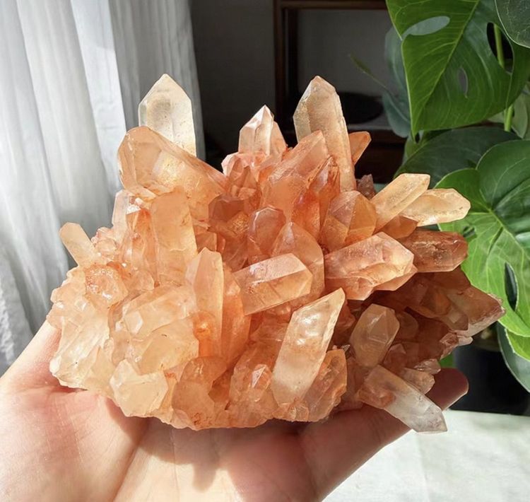 ✨ผลึกควอตซ์สีส้มธรรมชาติ หรือที่เรียกกันโดยทั่วไปว่า แทนเจอรีนควอตซ์