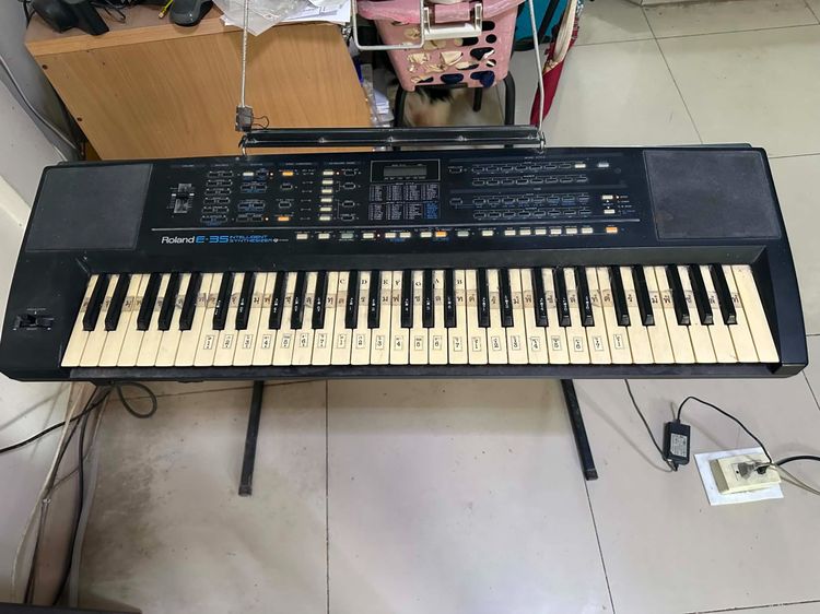 Roland E-35 Intellegent Synthesizer ขายคีย์บอร์ดพร้อมที่ตั้ง 