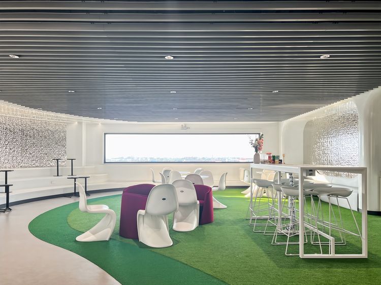 จองที่นั่งโคเวิร์กกิ้งแบบจองล่วงหน้าหรือ hot desk ใน Regus Enco Terminal (EnTer)