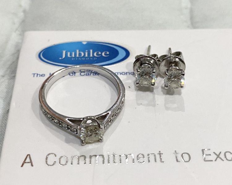 ชุดเซ็ทเครื่องประดับ อัญมณี Jubilee ชุดต่างหูเพชรแท้+แหวนเพชรแท้