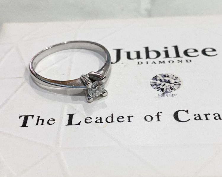 อัญมณี Jubilee แหวนเพชรแท้น้ำ100 ทองคำขาว