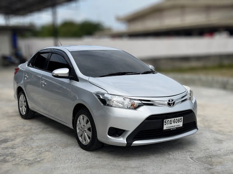 รถ Toyota Vios 1.5 E สี บรอนซ์เงิน