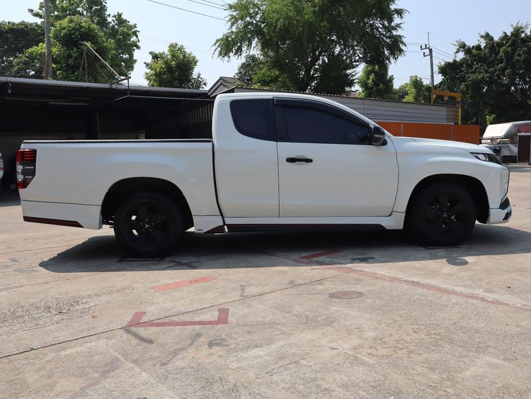 Mitsubishi Triton 2020 All New Mega Cab 2.5 GLX Limited Edition Pickup ดีเซล เกียร์ธรรมดา ขาว รูปที่ 2