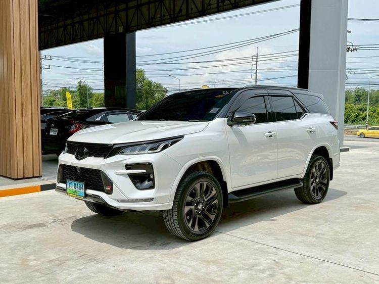 Toyota Fortuner 2024 2.8 GR Sport Black Top 4WD Utility-car ดีเซล ไม่ติดแก๊ส เกียร์อัตโนมัติ ขาว