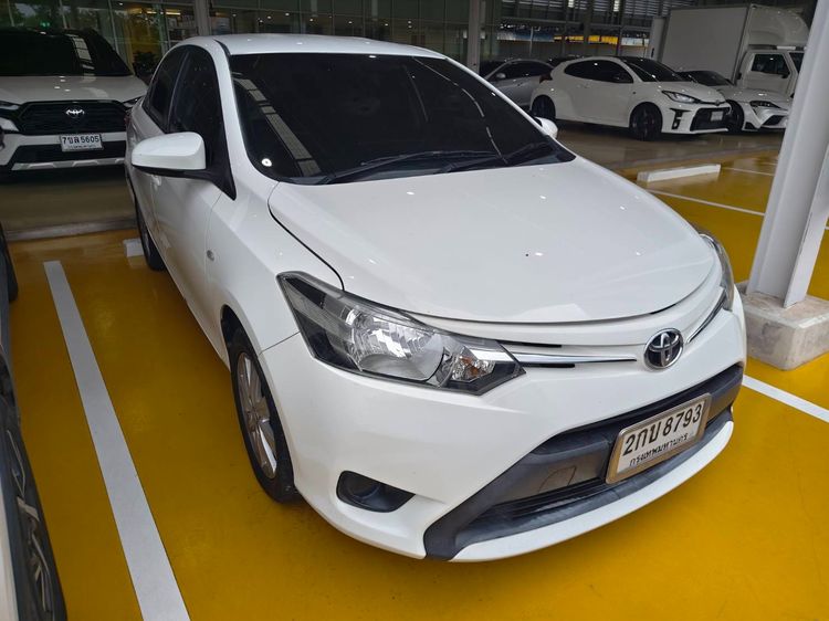 รถ Toyota Vios 1.5 E สี ขาว