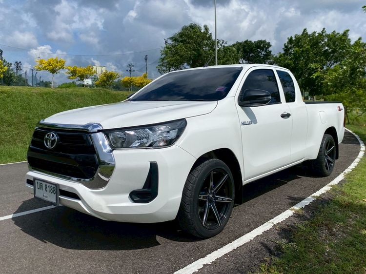 รถ Toyota Hilux Revo Smart Cab 2.4 Entry Z Edition สี ขาว
