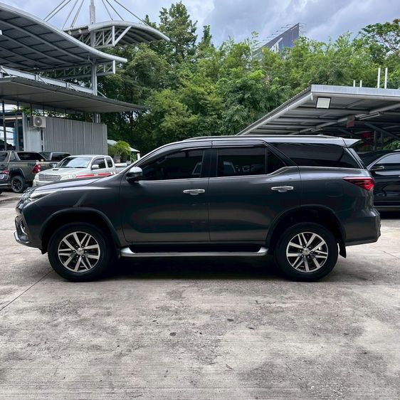 Toyota Fortuner 2018 2.4 V Utility-car ดีเซล ไม่ติดแก๊ส เกียร์อัตโนมัติ เทา รูปที่ 4