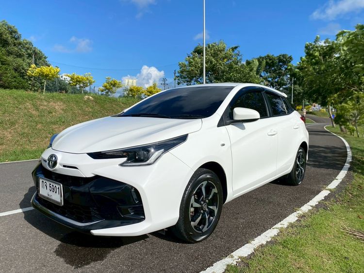 รถ Toyota Yaris 1.2 Sport สี ขาว